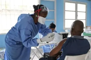 Ebola : En Ituri, les essais cliniques veulent réparer la confiance
