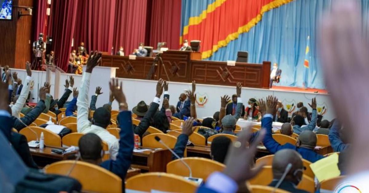 Vote l'Assemblée nationale le projet de loi au Palais du Peuple.