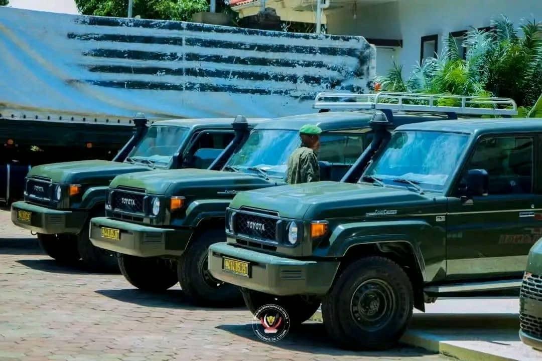 Remise de sept véhicules aux FARDC par le gouverneur militaire de l’Ituri à Bunia