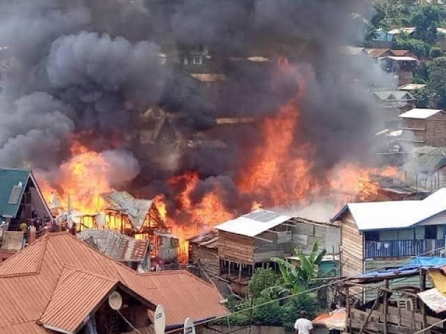 Maisons endommagées par l’incendie au quartier Nyamugo à Bukavu