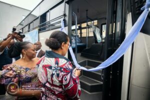 RDC : Deux bus pour l’Inspection générale, Hubert Kimbonza demande aussi des motos
