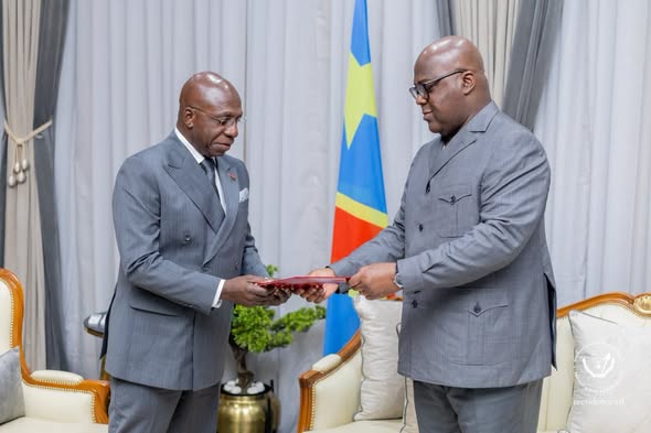 Félix Tshisekedi reçoit le ministre angolais Tete António à Kinshasa