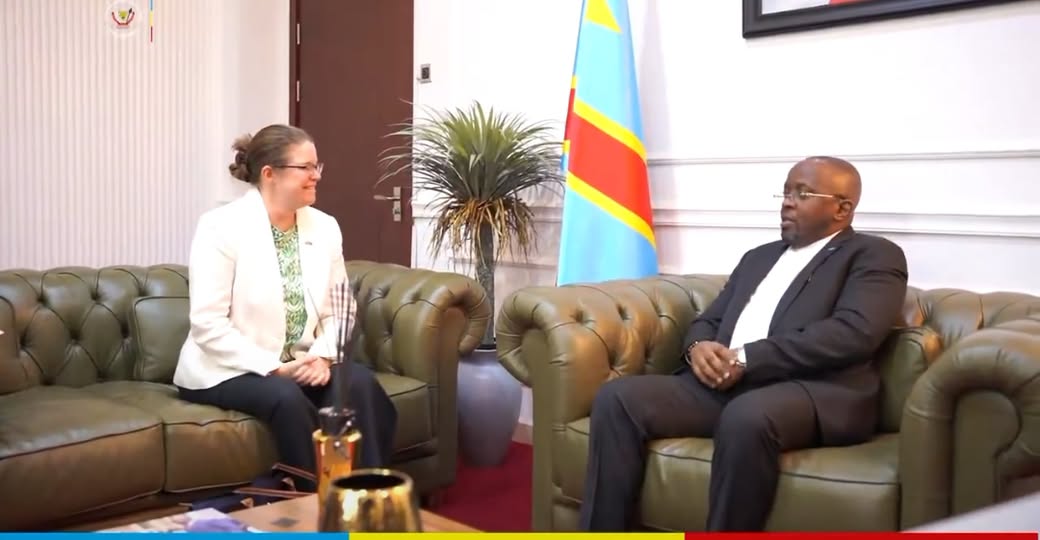 Jacquemain Shabani et Zoë Ware, représentante diplomatique britannique en RDC.