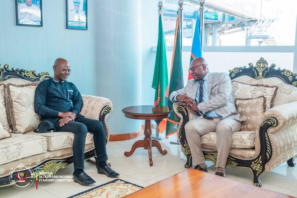 Guy Kabombo Muadiamvita arrive à Lusaka pour la réunion des ministres de la Défense de la CIRGL.