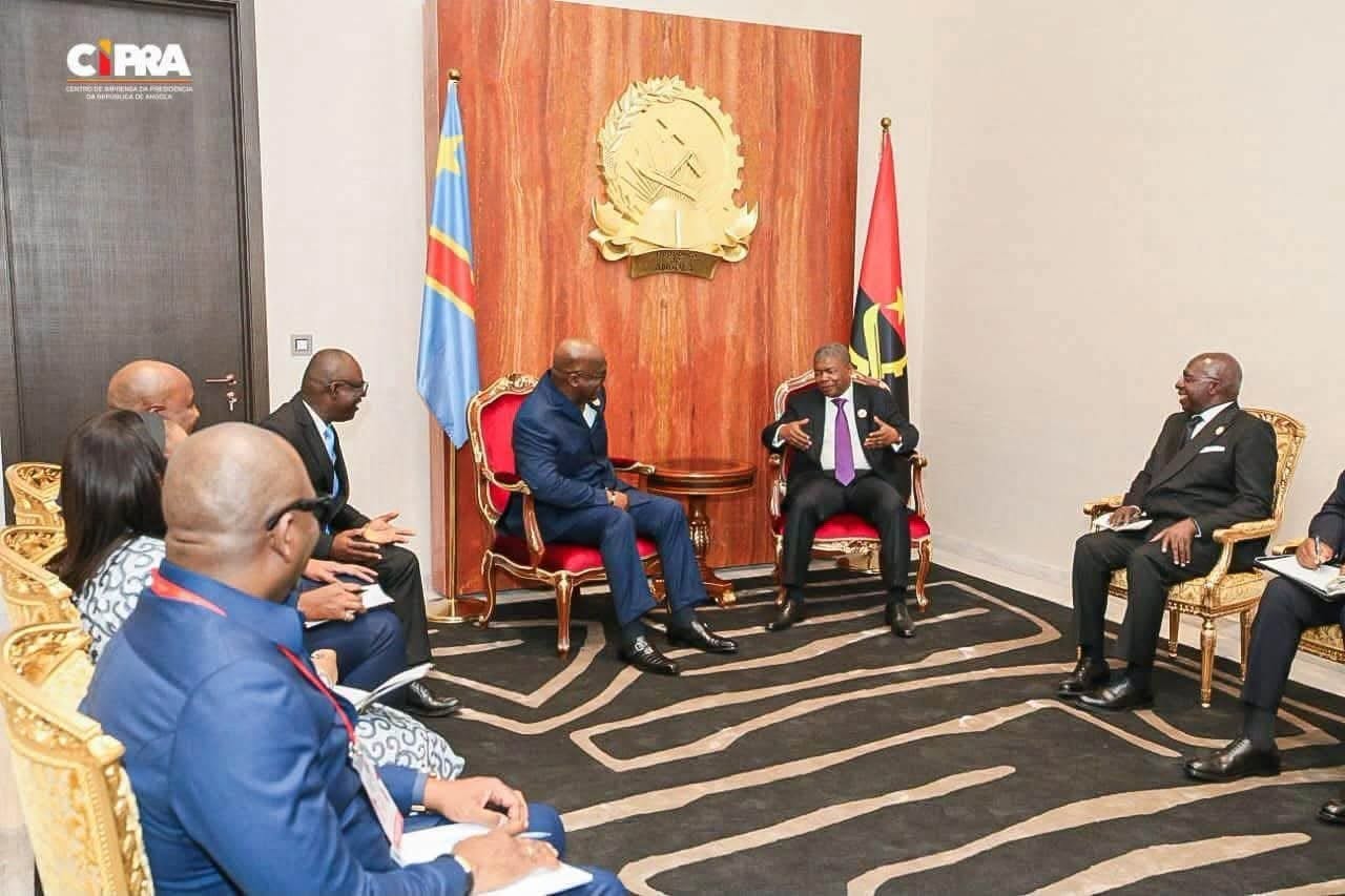 Félix Tshisekedi et João Lourenço lors de leur rencontre diplomatique à Luanda.