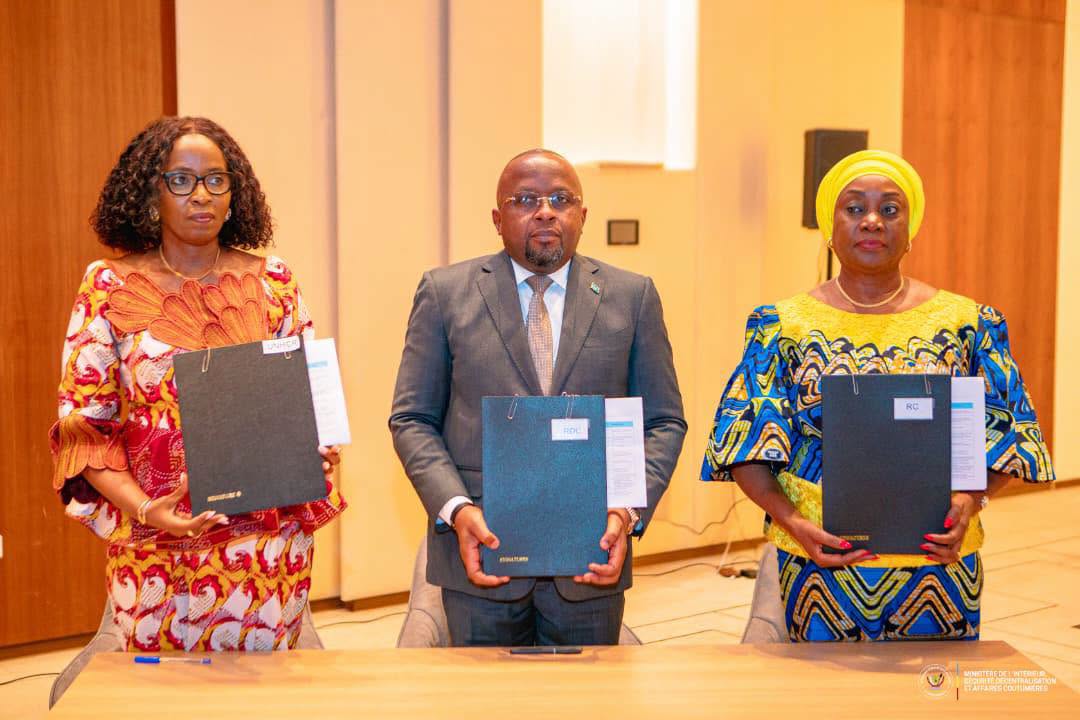 Jacquemain Shabani et les représentants de la RDC, du Congo et du HCR lors des travaux sur le retour volontaire des réfugiés à Brazzaville, le 22 octobre 2026.