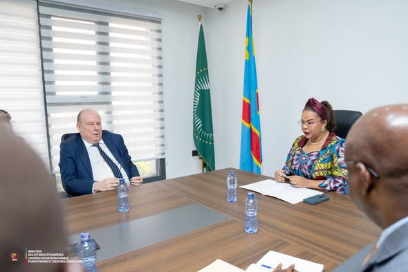 Thérèse Kayikwamba Wagner reçoit l’ambassadeur russe Karl Tikhaze à Kinshasa le 22 octobre 2026.