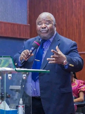 Le docteur Jacques Landu lors de la cinquième soirée de la Convention pastorale 2026 à La Borne Kindele.