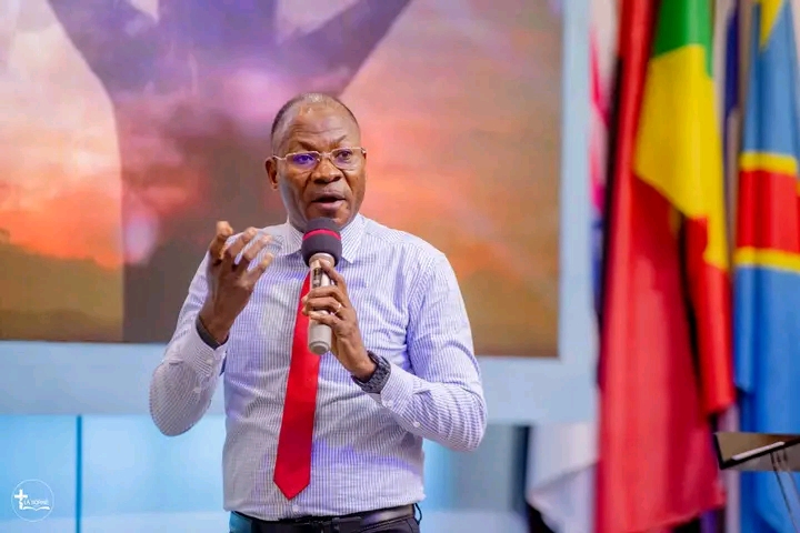 Le pasteur Maurice Muehu intervenant lors de la convention pastorale 2026 à La Borne Kindele.