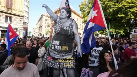 Manifestation contre la vie chère en Italie, avec des étudiants, salariés et retraités mobilisés le 30 octobre 2026.