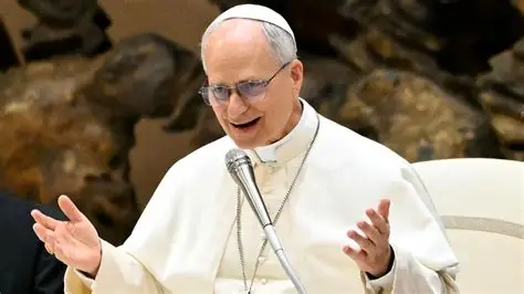 Le pape Léon XIV lors de la prière de l'Angélus sur la place Saint-Pierre, le 11 octobre 2026