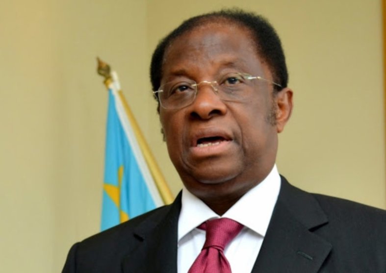 Alexis Thambwe Mwamba, ancien président du Sénat congolais, au centre des interrogations après son interpellation rapportée à Kinshasa.