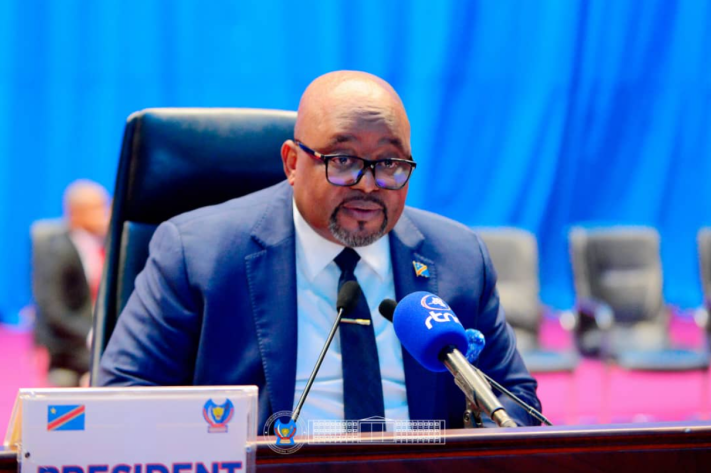 Aimé Boji Sangara Bamanyirwe lors d’une plénière à l’Assemblée nationale