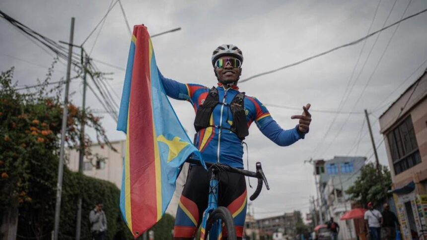 Hommage posthume au cycliste congolais Miguel Mumbere Masaïsaï à Kinshasa.
