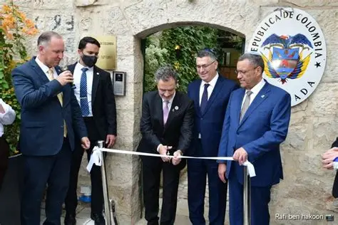 Les ministres des Affaires étrangères colombien et israélien lors de l’inauguration de l’ambassade colombienne à Jérusalem le 14 octobre 2026.